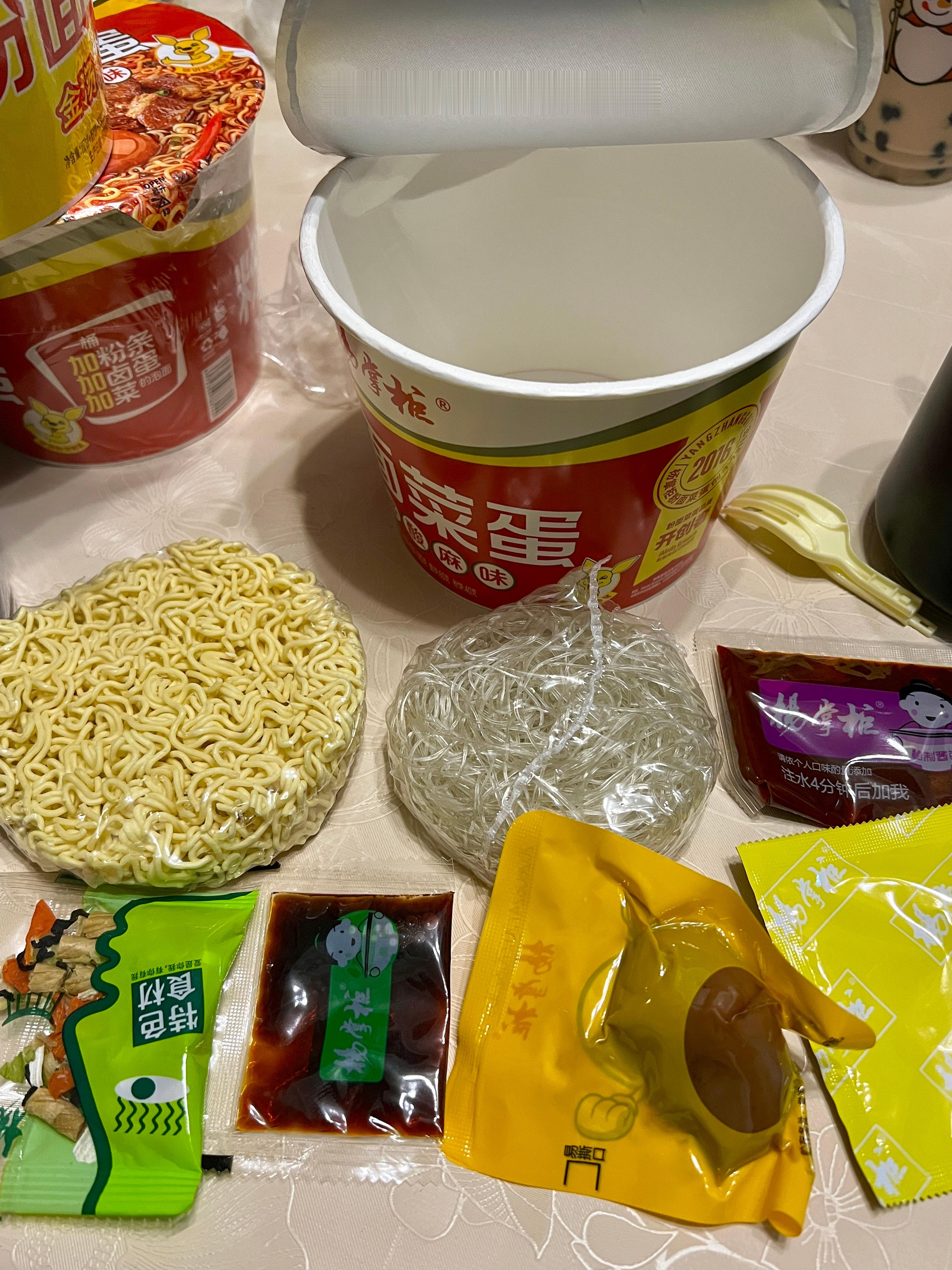 国庆假期就这样吃吃喝喝！杨掌柜的酸麻味我太爱了[哆啦A梦花心]依旧是美味小卤蛋➕