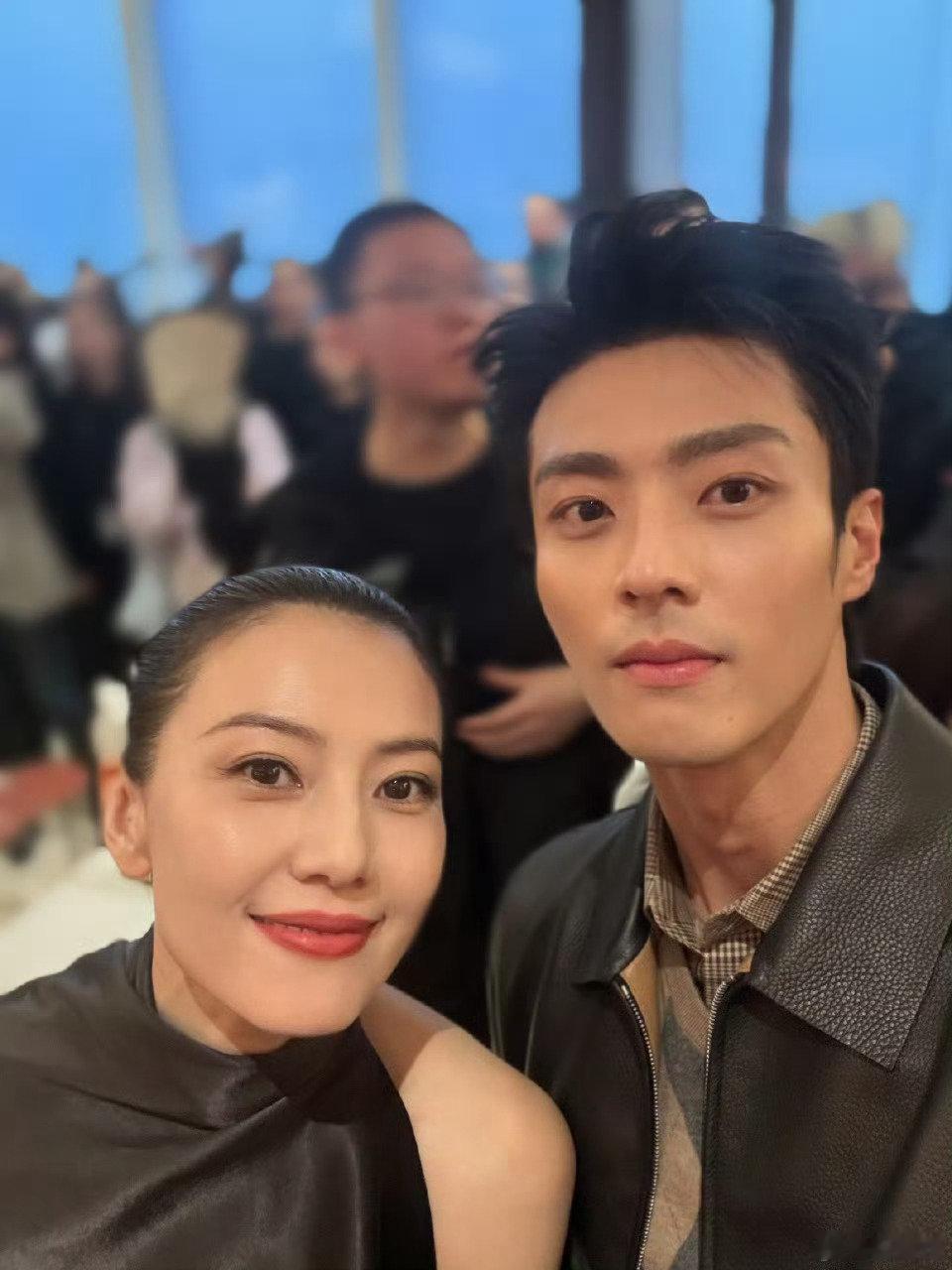 陈靖可今晚做梦都会笑醒吧 刷到陈靖可的动态真的被感染到了！和高圆圆同台后那股兴奋