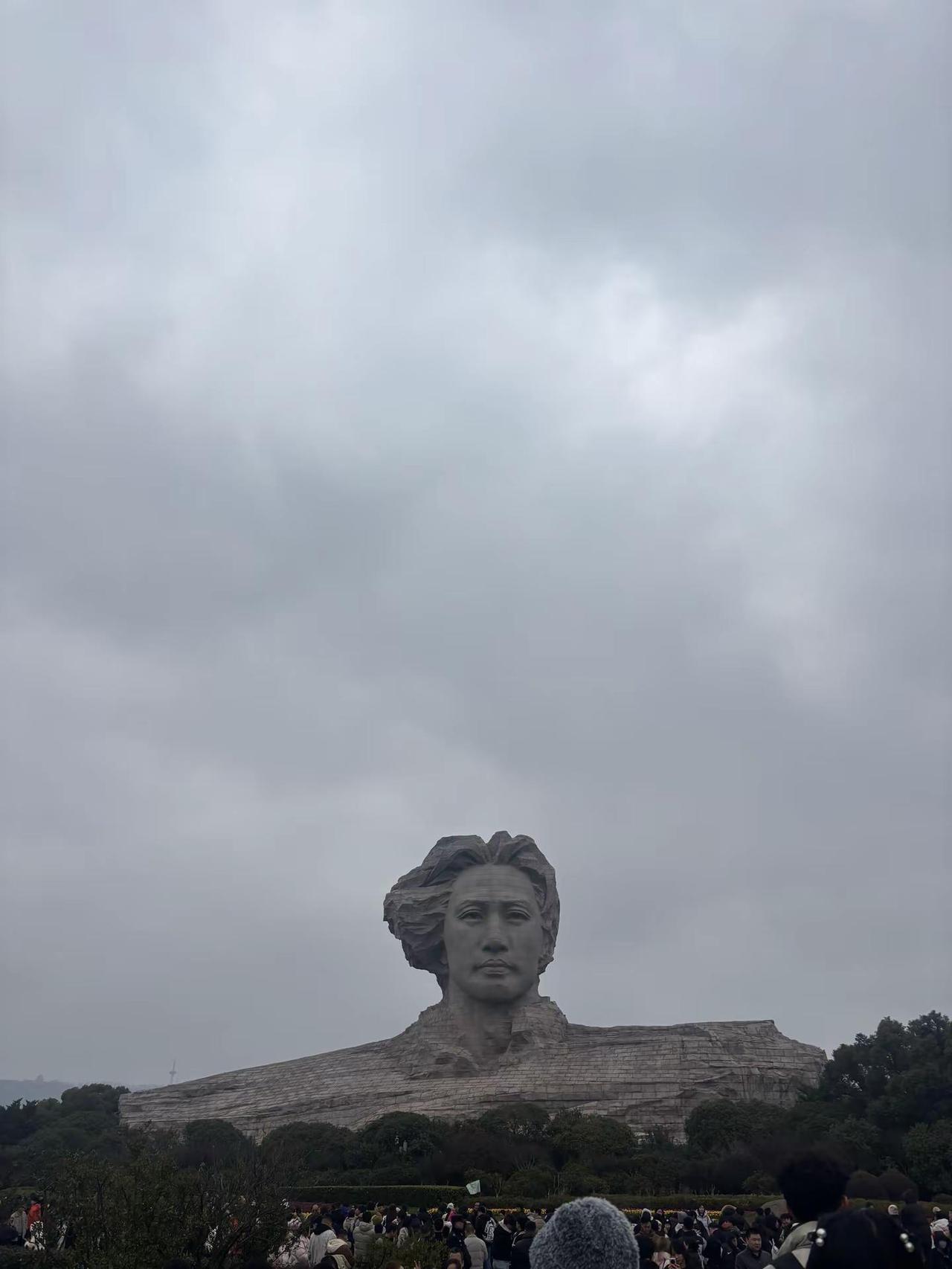 一代伟人永远活在人民心中