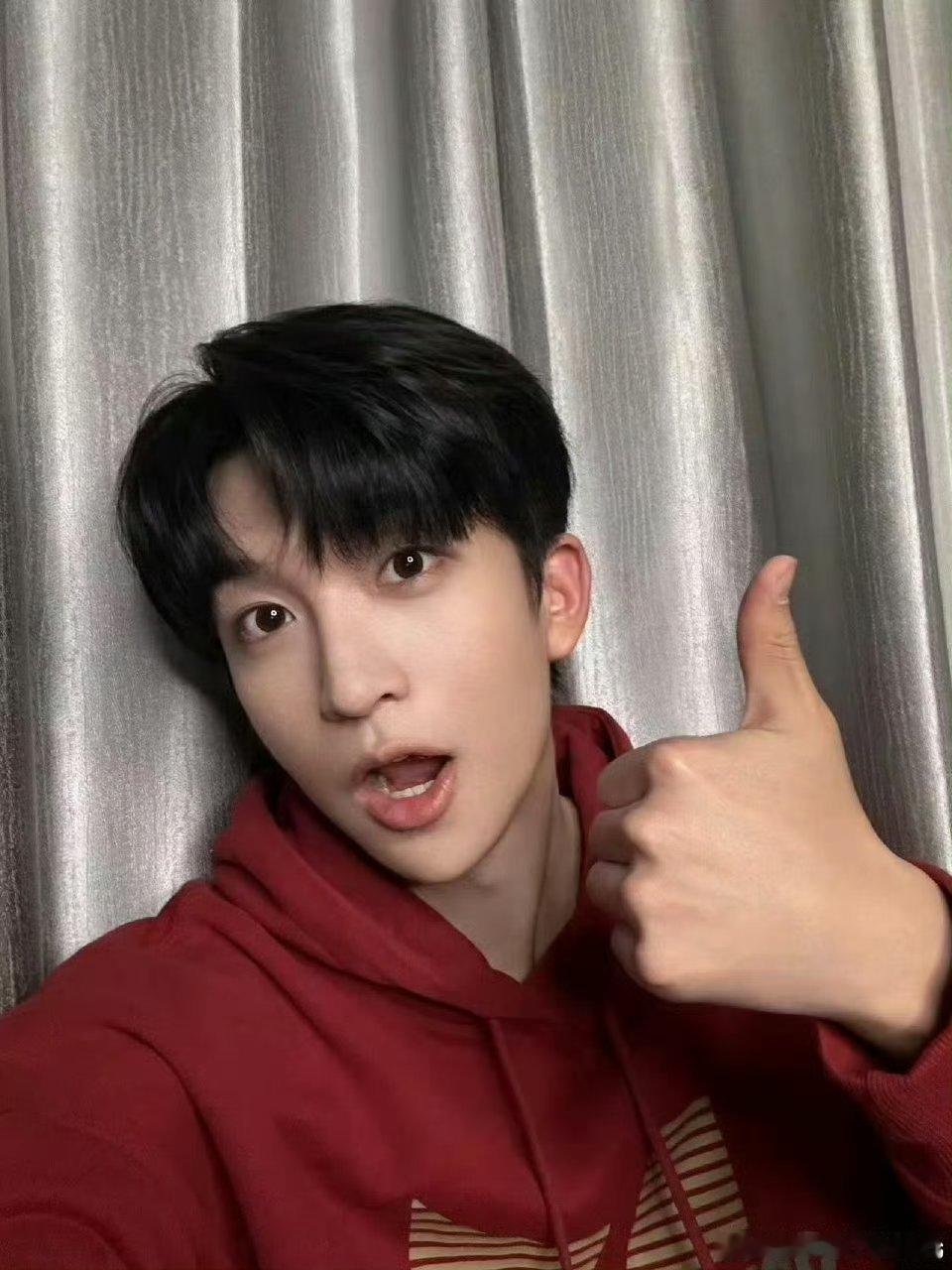 黄子弘凡红包是谁这么大方在情人节给粉丝发了这么多多多多的红包呀🧧 