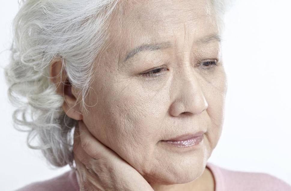 缺什么维生素会长白发？白发长在哪，病就从哪出？告诉你真相

“我这白头发是怎么回