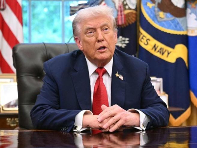 其实特朗普一直想逼全球跟中国脱钩，让中国经济垮掉。可是他算来算去，漏了一点，结果