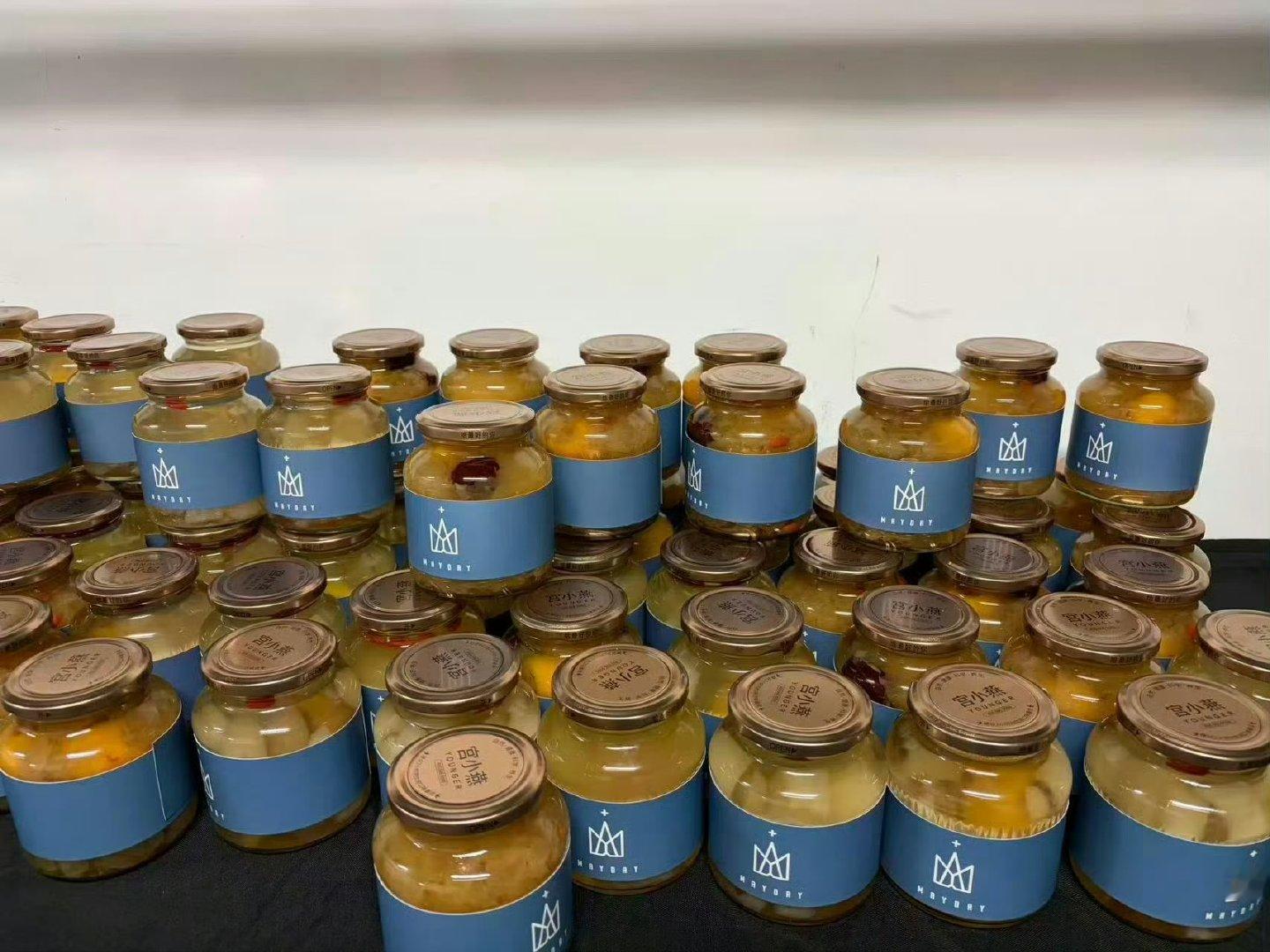 周深后台快摆成颁奖典礼了周深演唱会后台快摆成颁奖典礼了哈哈哈哈哈哈周深这阵容；好