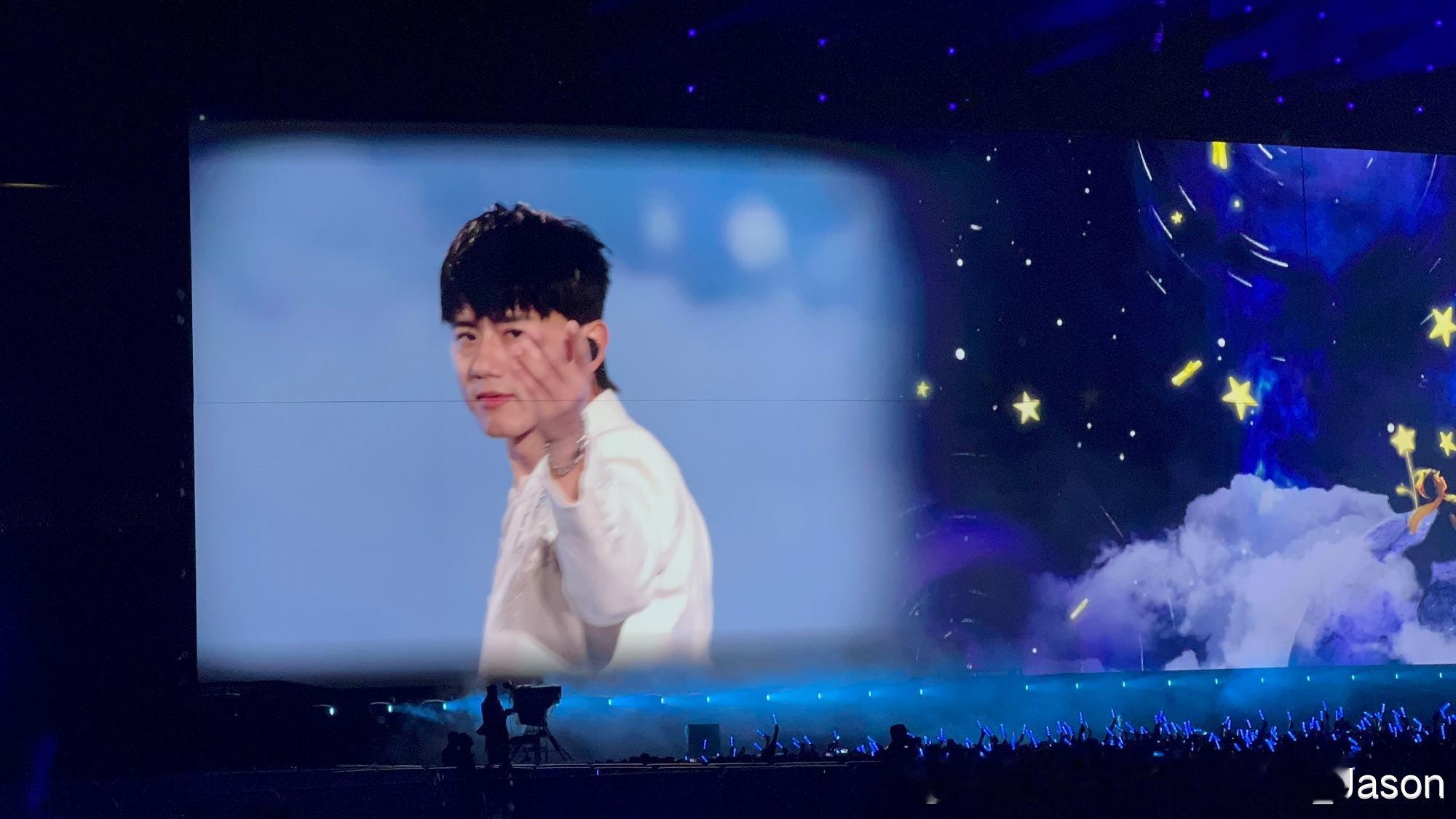 喜欢看又清晰又帅的大屏🥰 