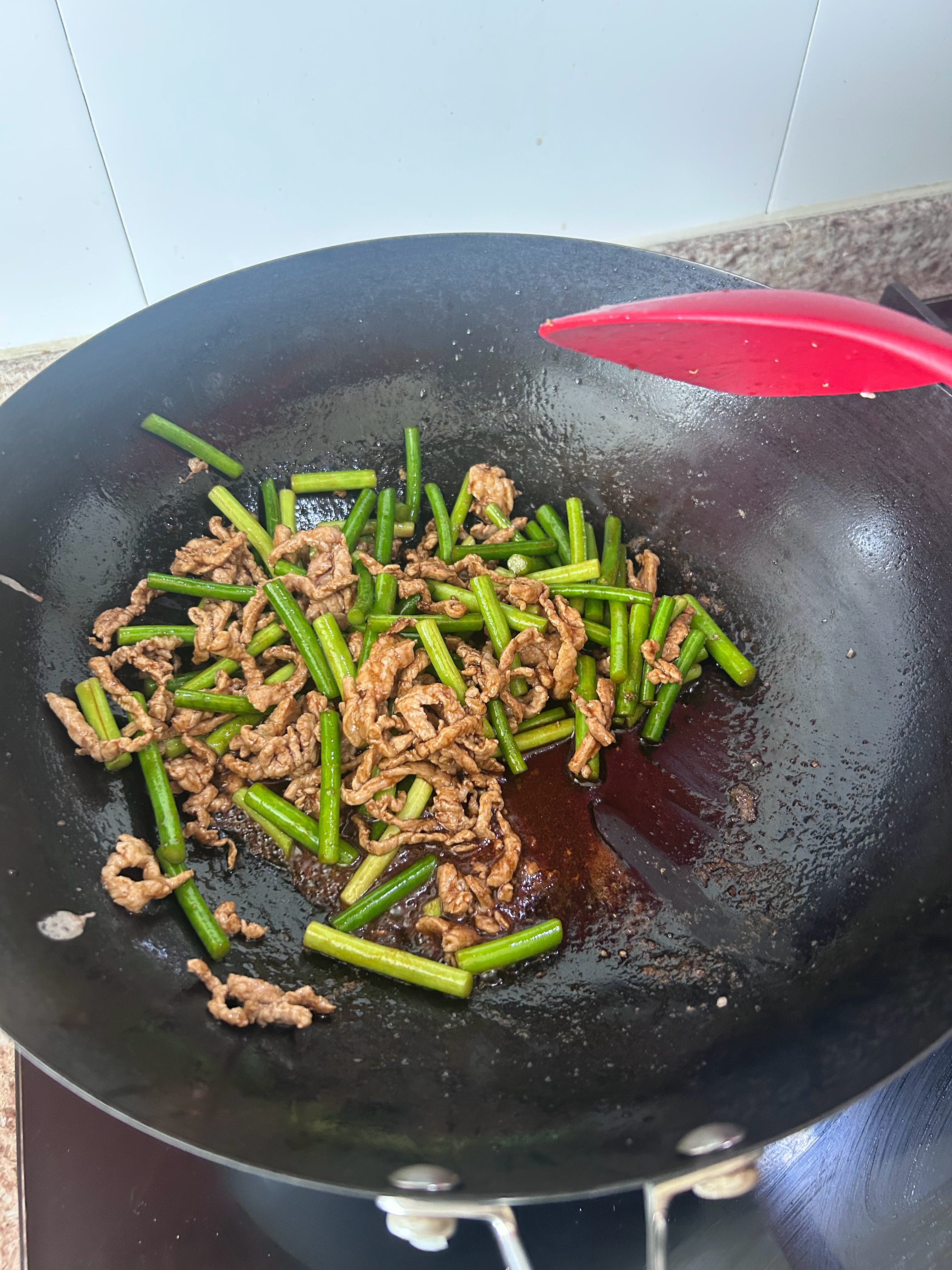 我对诺说：我厉害吧？快说我厉害！这是第一次我整出来三道菜。诺想都没想答道：厉害！