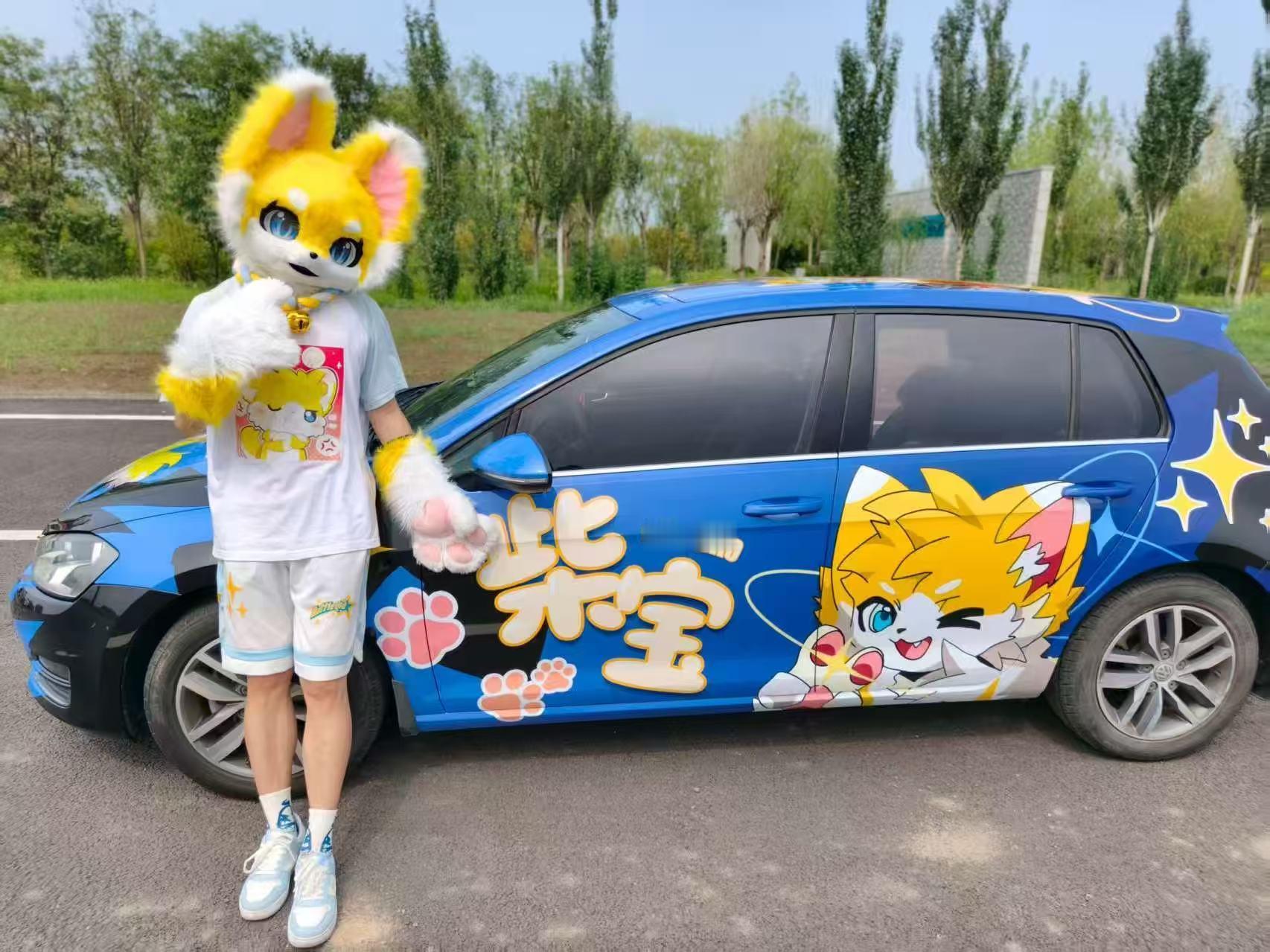 你们说，老柴背着我们，天天都干啥啊？我现在怀疑老柴卖车就是个幌子， 就是分散我们