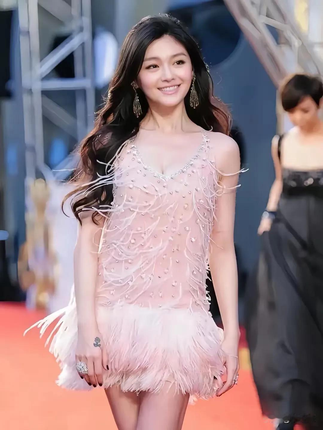 大S和汪小菲离婚后
为什么马不停蹄的又结婚呢
难道不是应该修身养息照顾好自己和一