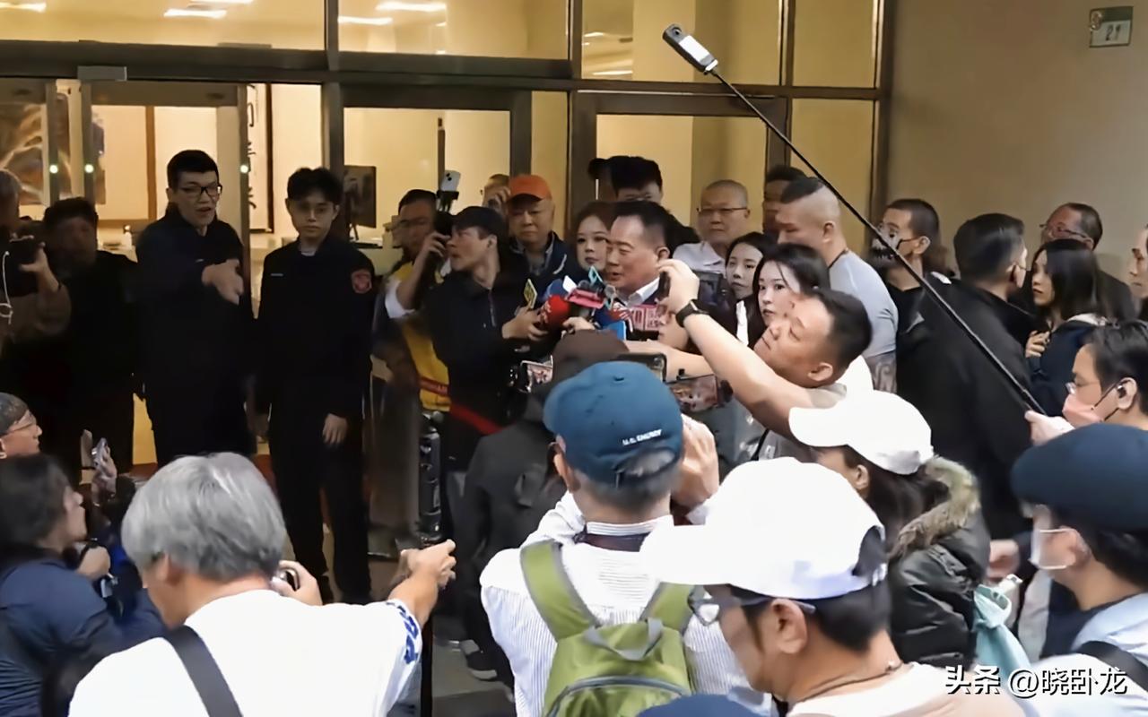 邱毅今天（27号）原本打算去送蔡正元的，但是前天中午和蔡正元、傅崐萁等人在福华饭