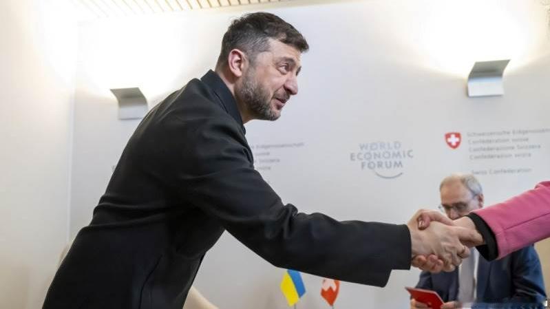 【泽连斯基称在俄方持续破坏下 外交努力难以赢得公众信任】
乌克兰总统弗拉基米尔·