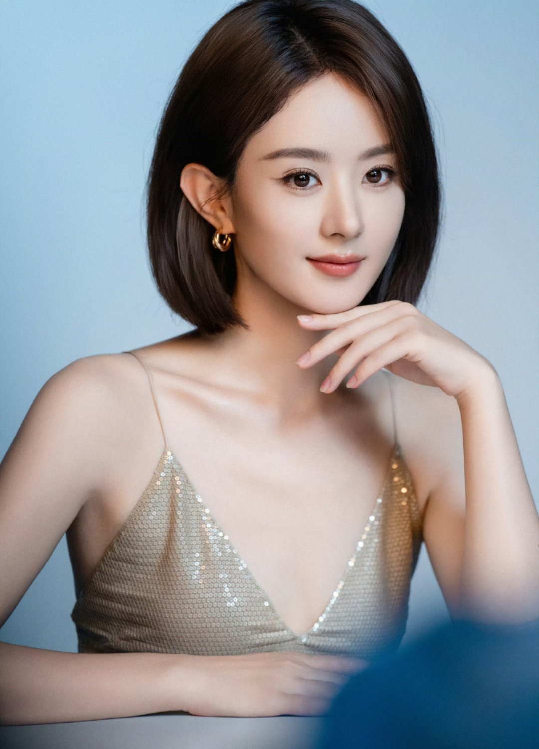 讲真，鞠婧祎真不是赵丽颖粉丝的假想敌，她俩并不是一个维度的演员。[并不简单] ​