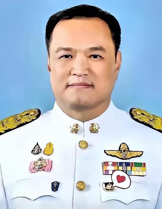 [浮云]再次出任泰国总理的阿努廷，很快就用一个动作引爆舆论：他宣布把自己的座驾从
