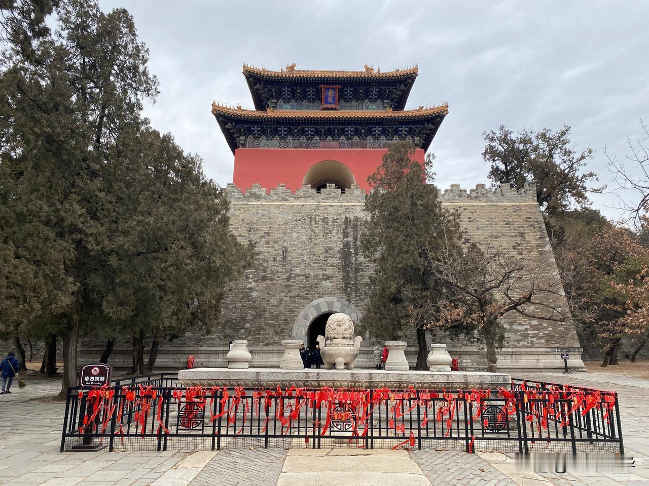 假期结束之前，特地来了一趟北京，主要是来看明十三陵，因为比较喜欢历史，之前总是在