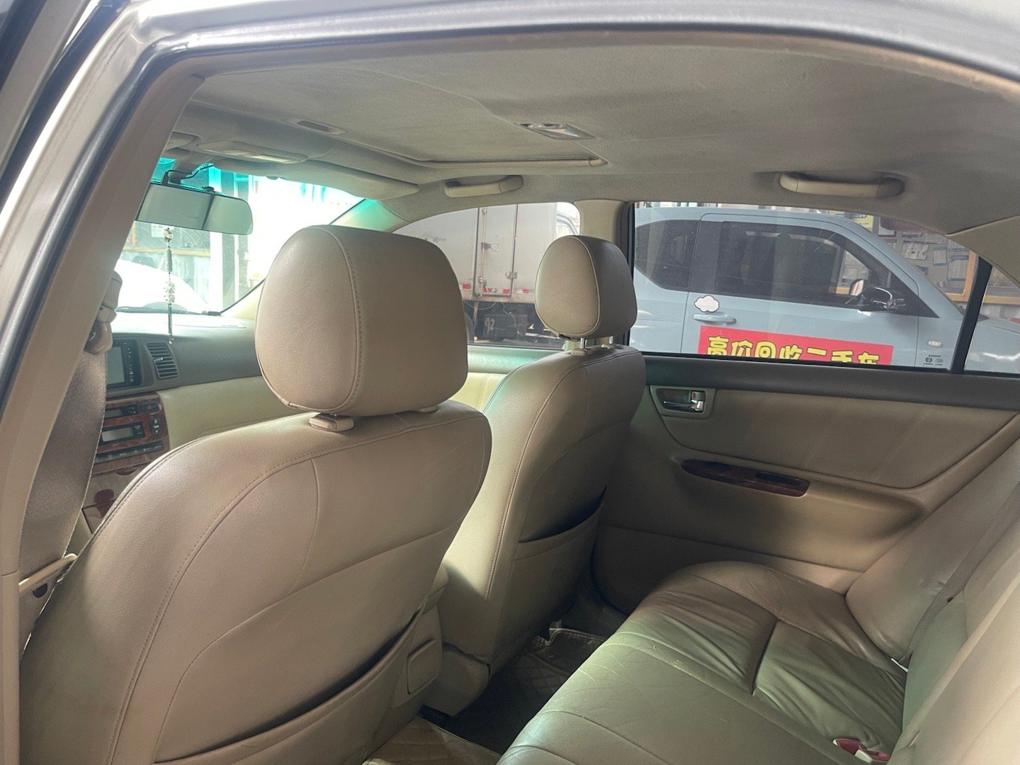 拿了一台05年丰田卡罗拉，1.8L自动挡带天窗，10大几万公里，你们说还能值多少