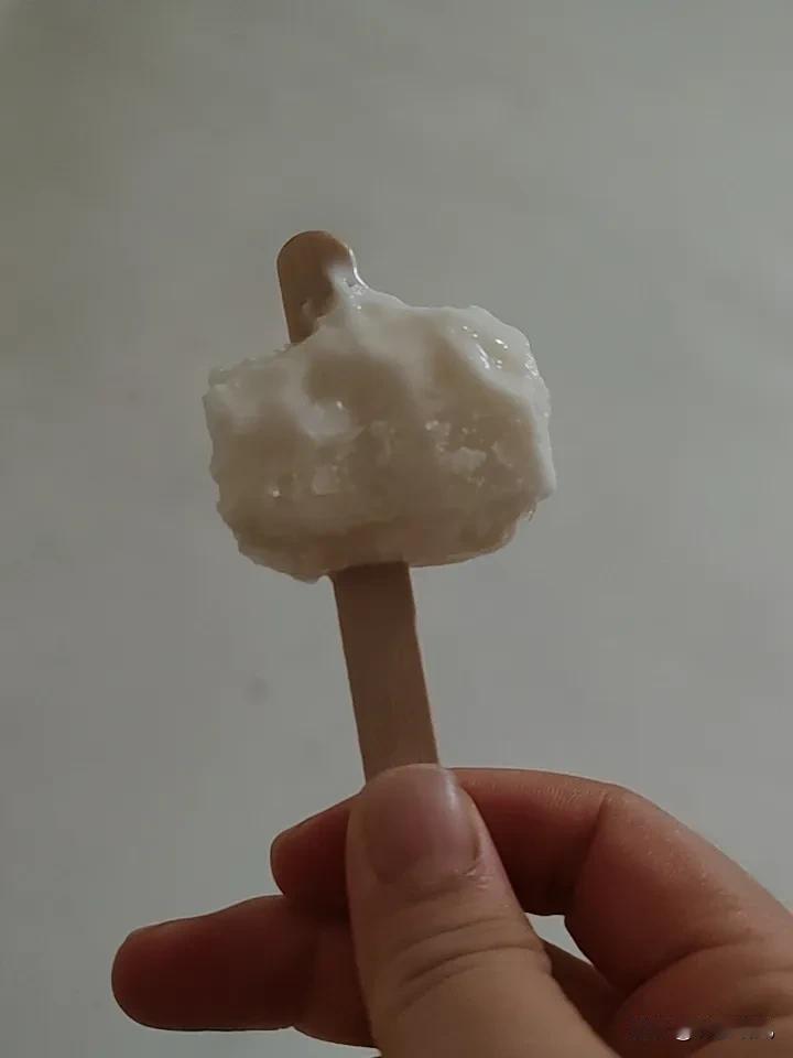 离职后好找工作吗？我觉得当下经济形势不佳，找工作并非易事，骑驴找马更为稳妥。月薪