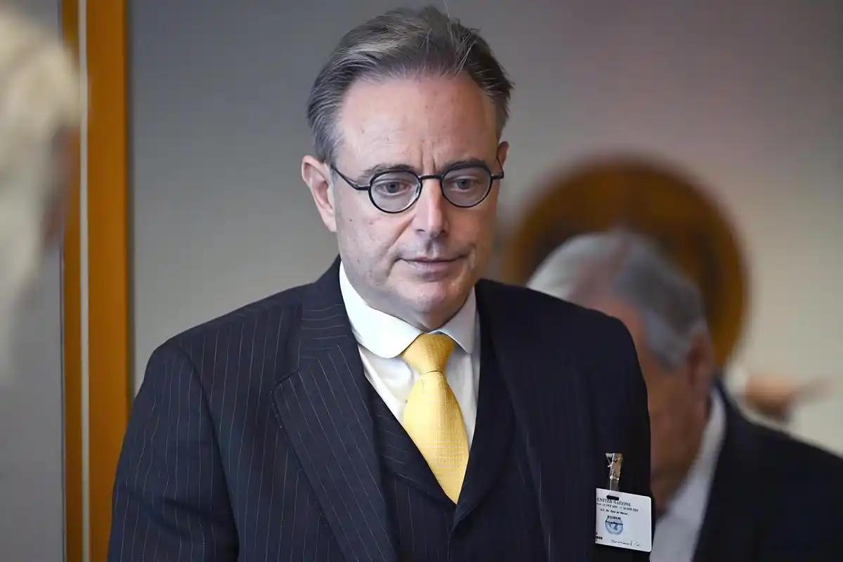 不服就干！比利时打响反华第一枪，通告全球，断的就是中方退路

比利时首相德韦弗在