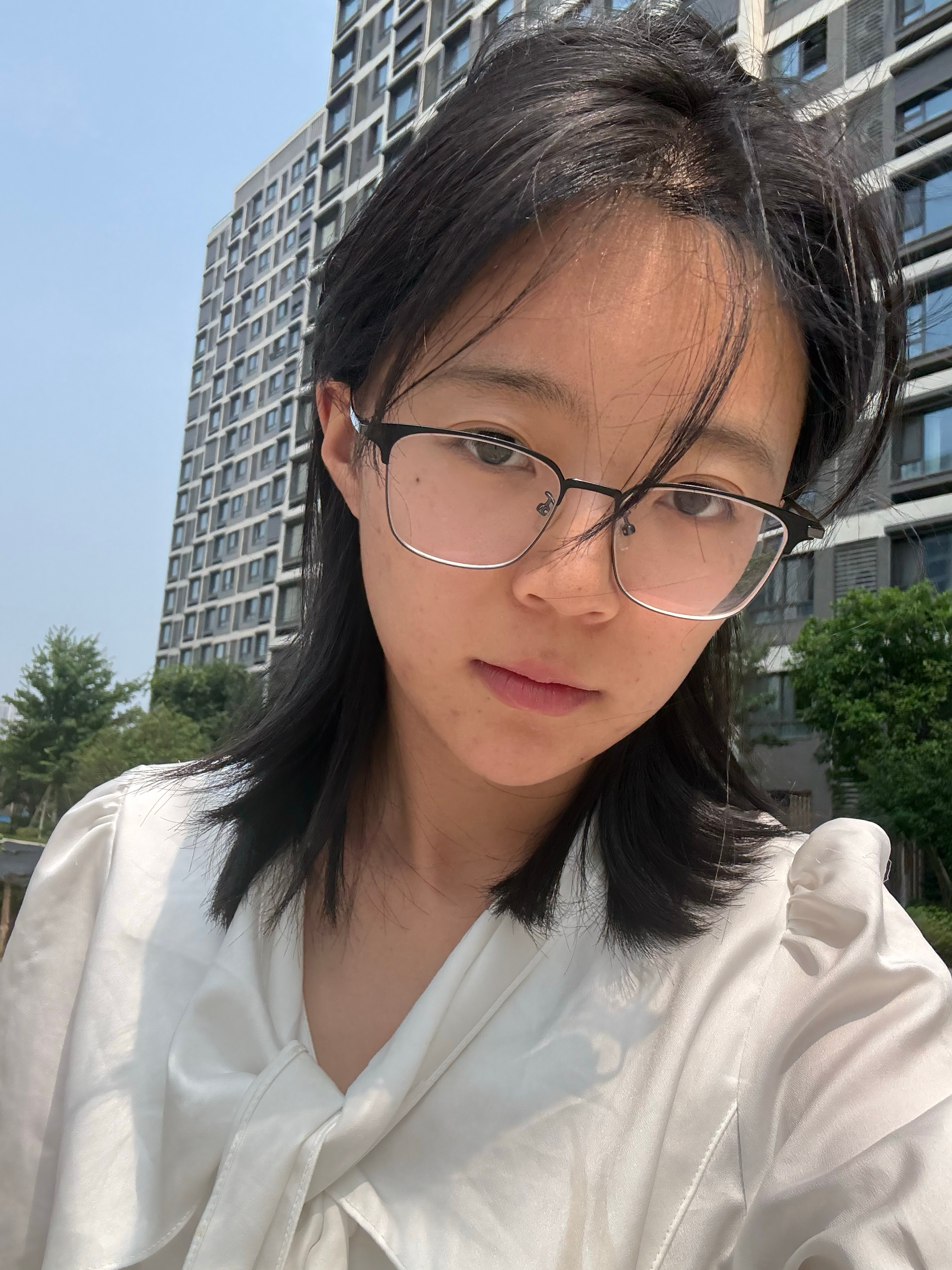 太阳好大 赶快把虚弱的自己赶到太阳里晒一晒 