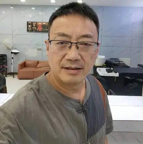 汤家凤曾直言：当下盛行的丑化儿童、亵渎英雄、糟蹋书法，这不是审美偏差，而是有套路