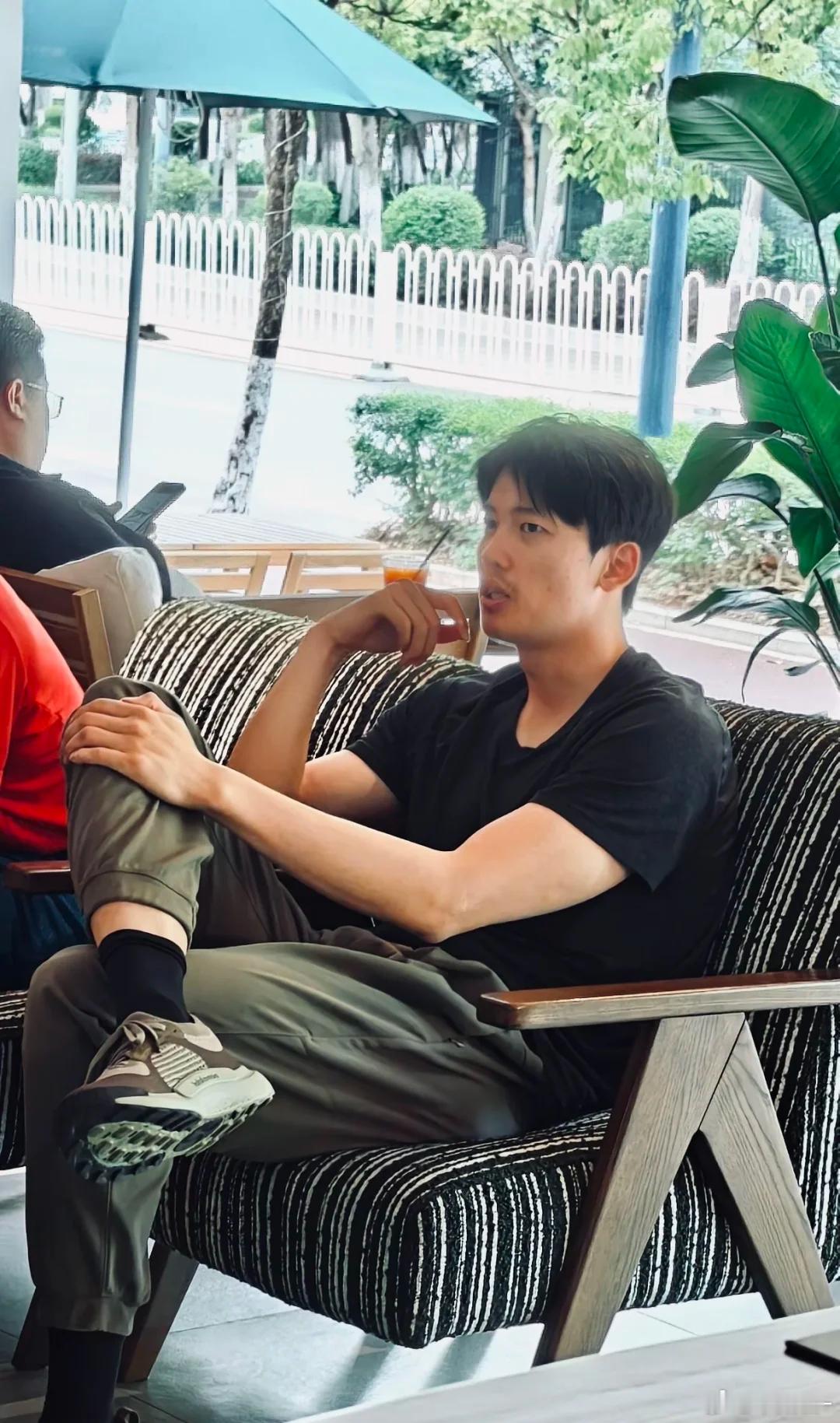 哇喔 用汪顺的路人视角图叫醒你的周日~多拍，爱看！cr： red note zi