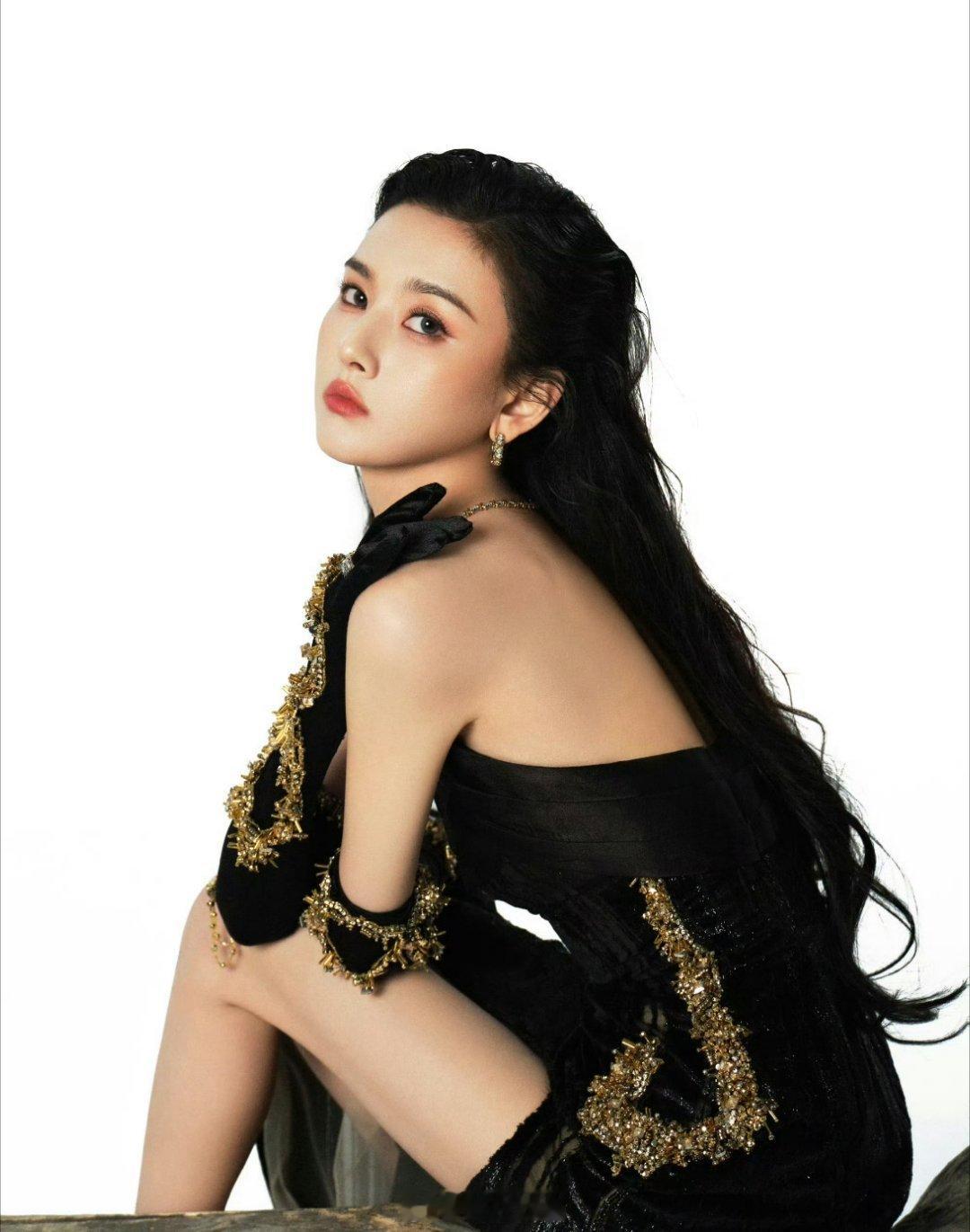 有网友提问为什么感觉卢昱晓比宋祖儿还吸粉？明明这两位都是差不多类型的小花，你觉得