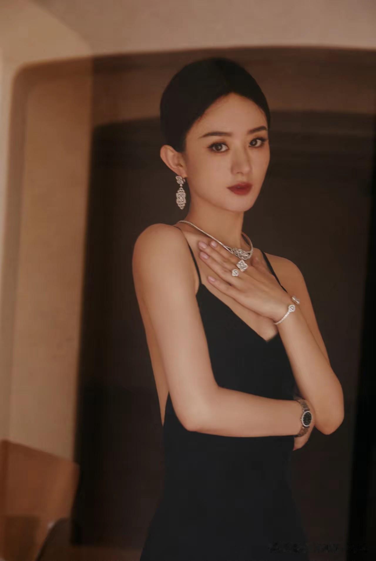 你觉得赵丽颖的粉发造型如何
