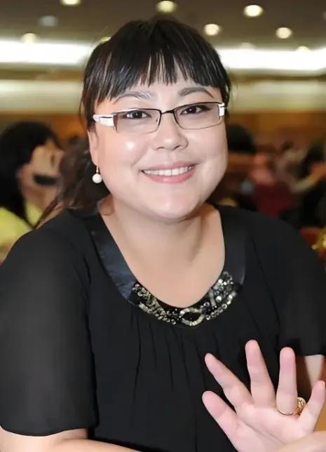 演了整整半年，50集的大戏，到手才8万块，这买卖你干不干？2005年，李菁菁就差