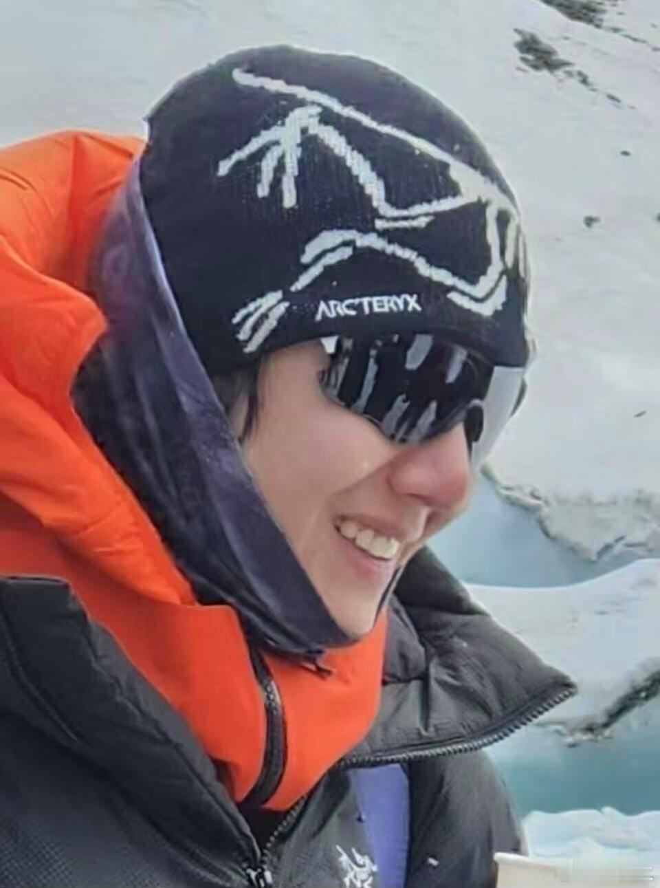 新的！“我在零下十度瑟瑟发抖，博哥在冰川上笑靥如花”哈哈哈哈哈哈牛啤！  王一博