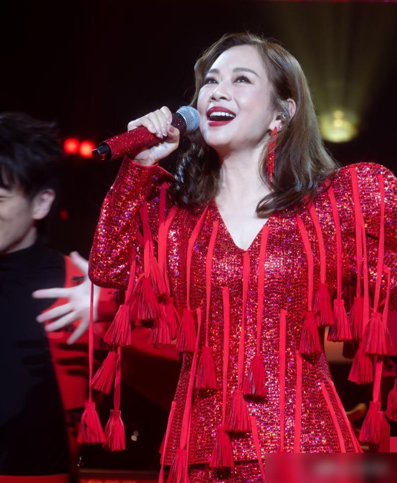 昔日TVB当家花旦陈松伶，打拼20年攒下亿万身家，结果竟被最信任的“亲姐姐”扫地