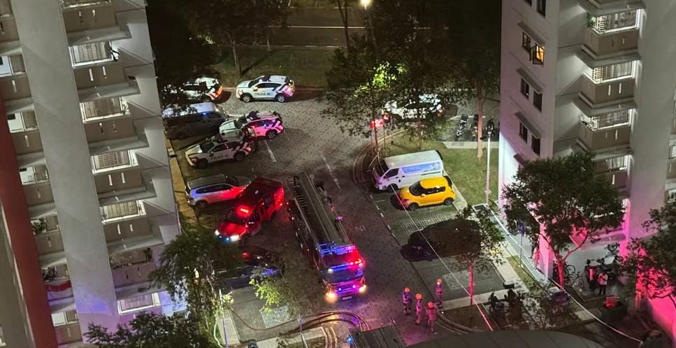 【疑未熄灭物品所引起 义顺组屋火患一人送院】义顺组屋今晚（28日）发生的火患，疑