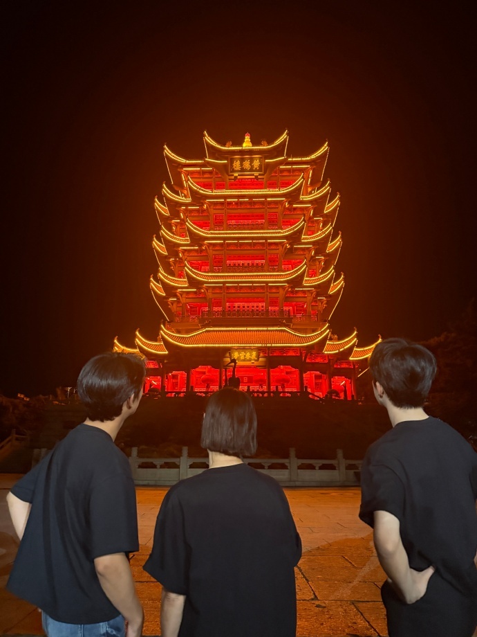 惠英红把张宥浩吓出镜头框了惠英红一声前辈给张宥浩吓到了 一声前辈，张宥浩直接被吓