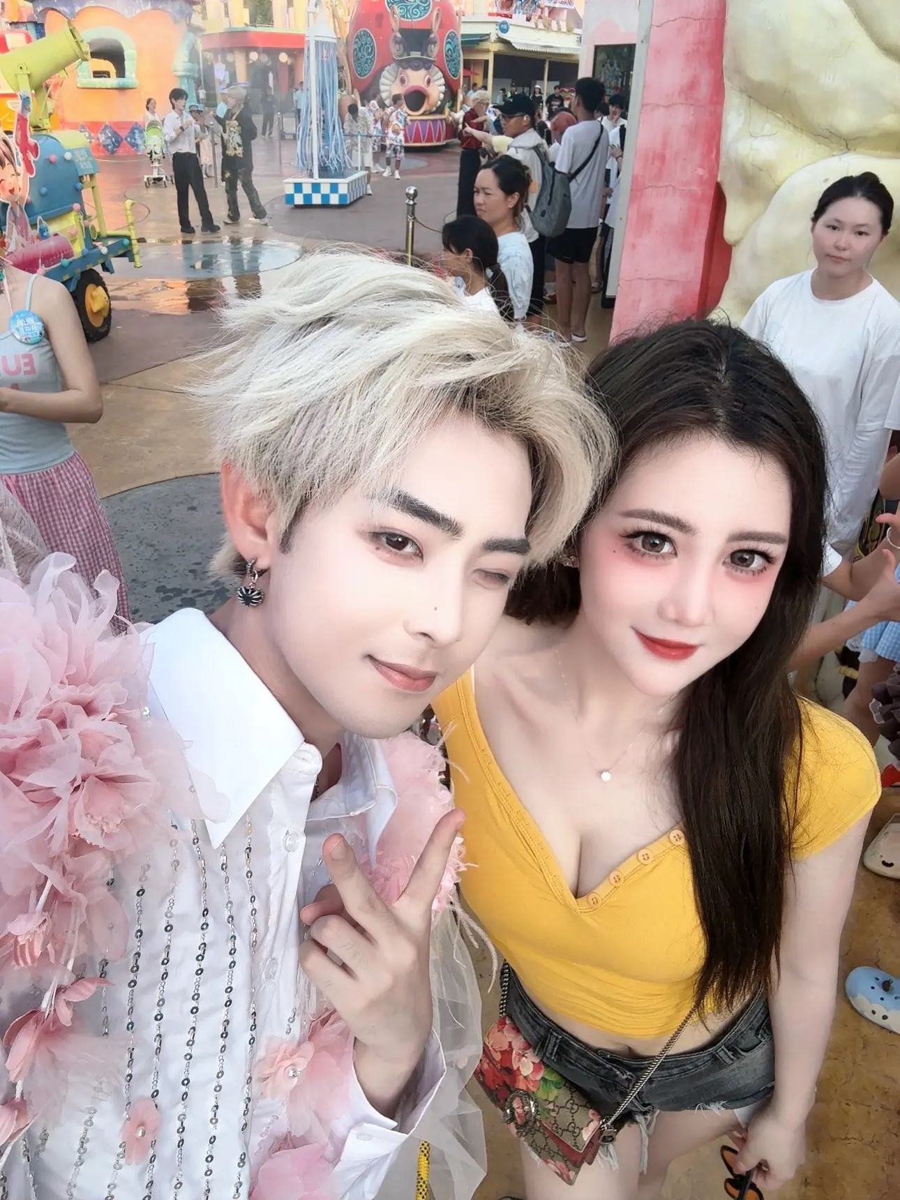 南京欢乐谷。今天跟大姐二姐 侄女侄子来打卡暴晒南京欢乐谷 基本项目全部...