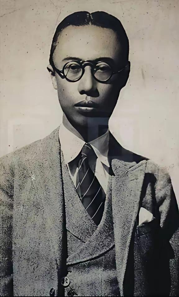 紫禁城里，12岁的溥仪被宫女们折腾到昏死。谁能想到，他后来命这么硬。

1959