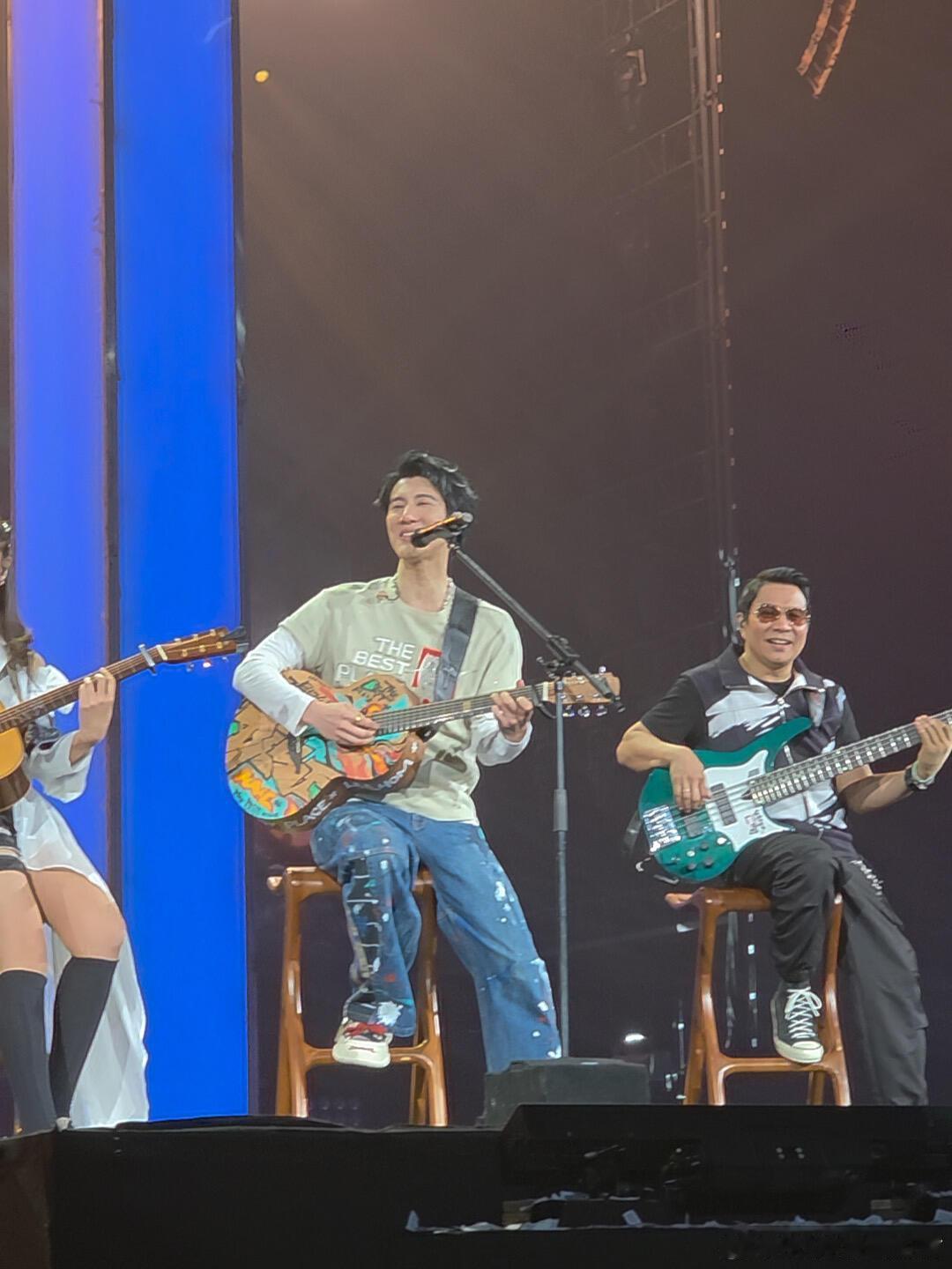 王力宏支持所有人亲嘴自由 这是什么神仙演唱会！既能在台下牵着手听《我们的歌》，又