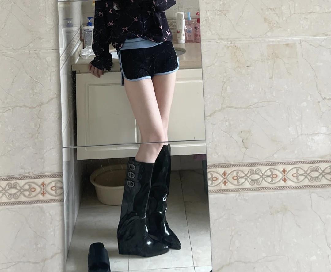 二选一的话留哪双
极限二选一 鞋子留不留
又买👢了😅