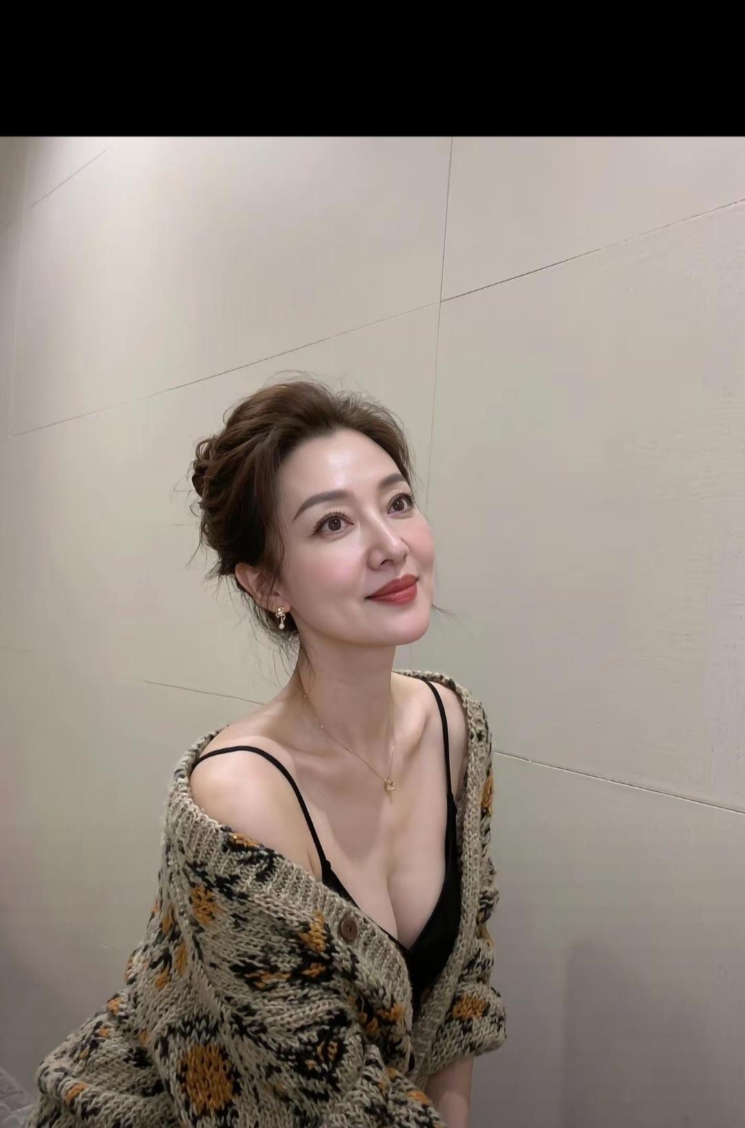 阿姨这颜值绝了