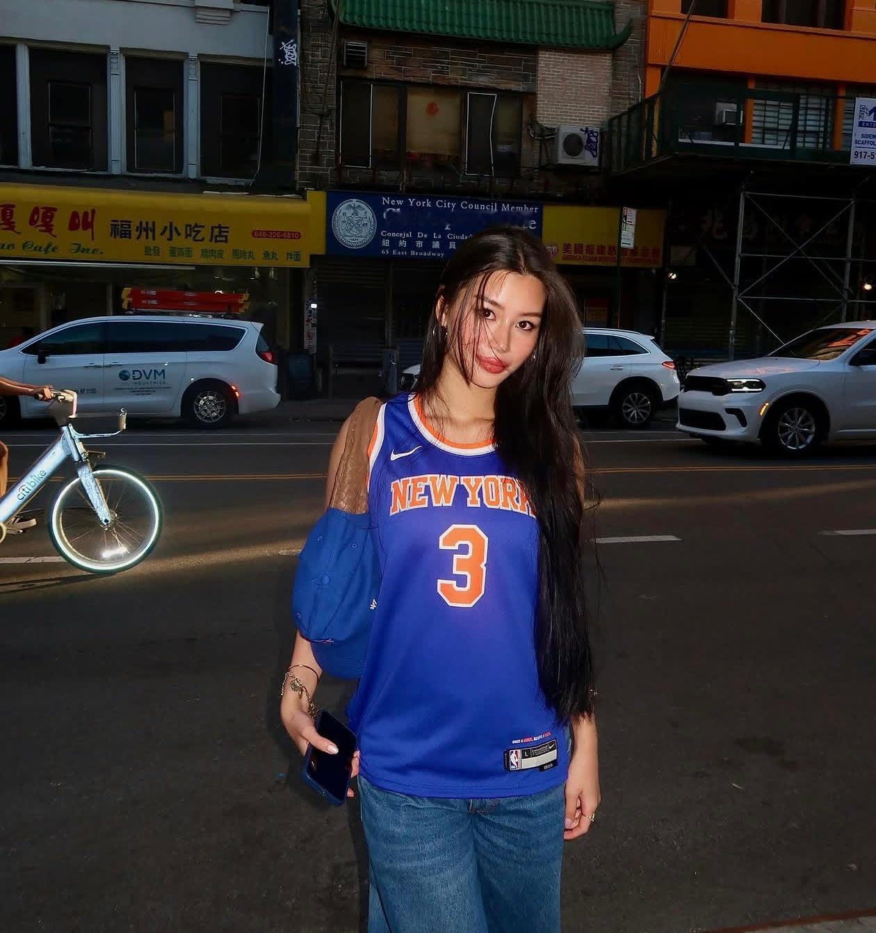 篮天下穿球衣的女孩 你身边有喜欢尼克斯的女球迷吗？Images via cary