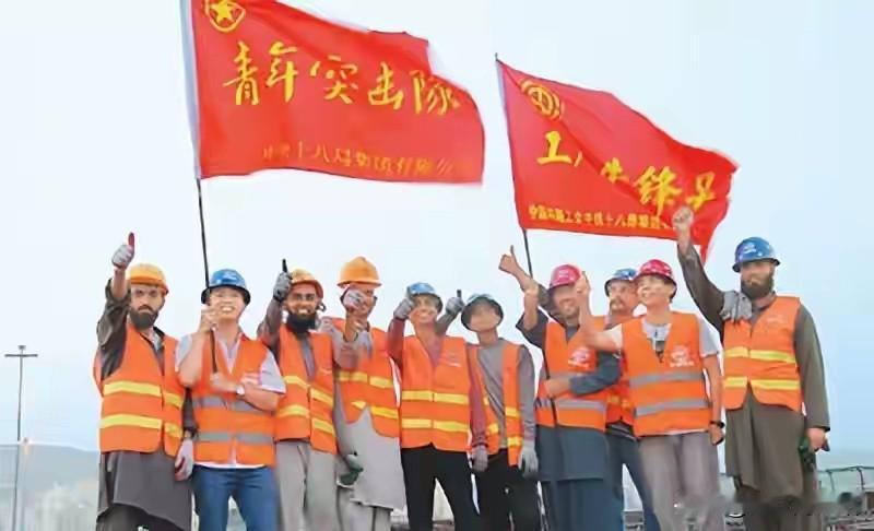 大变局！中东疯狂砸钱修铁路，彻底摆脱海峡枷锁，中国基建迎来黄金时代
 
当下中东