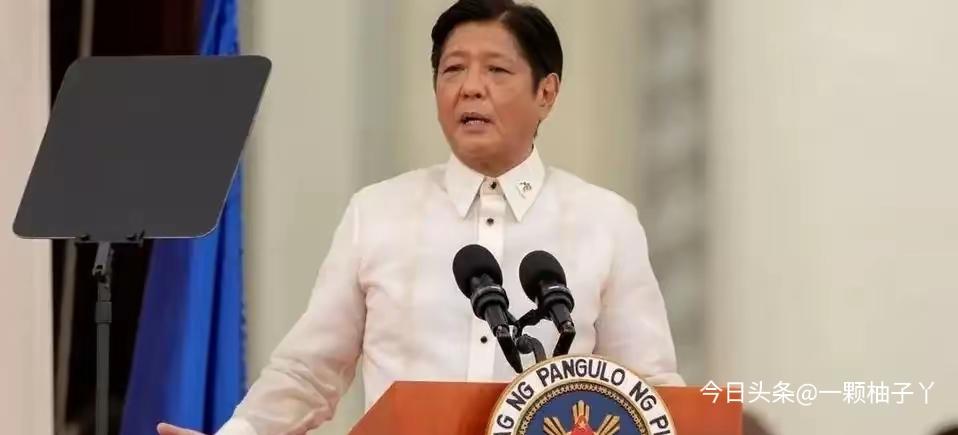 菲律宾总统小马科斯近期开启了一次为期不到72小时的美国之行，全程堪称低调又尴尬。