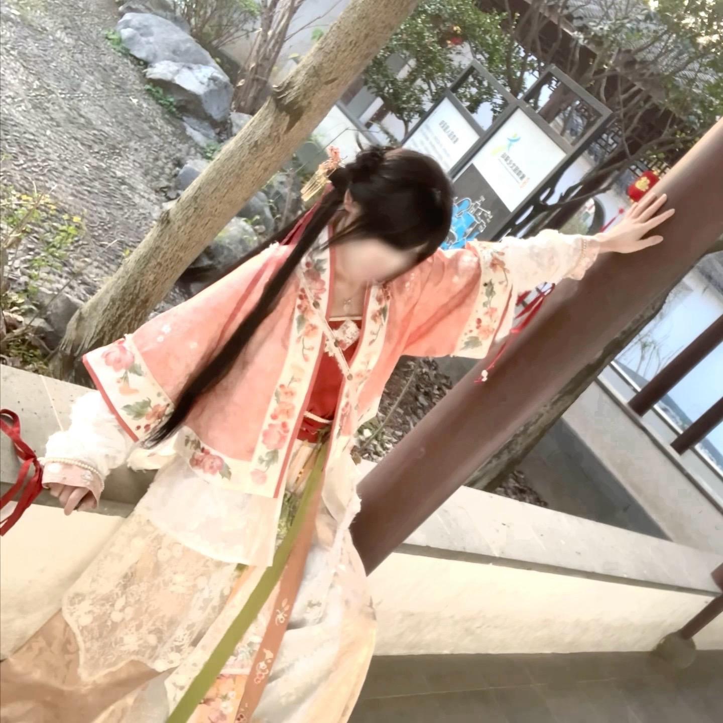 “春知晓梦不觉 恰似你我那年”