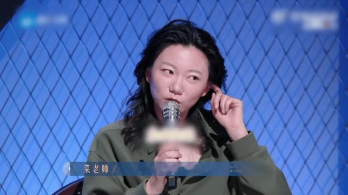 乐评人菜老师曝陈卓璇胃疼了两天还进了医院，一定也要注意身体啊～ 