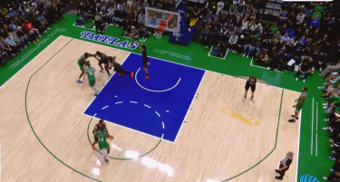 甜点位！克莱底角三分还是很稳的！
在今天NBA常规赛独行侠对阵篮网的第一节比赛中