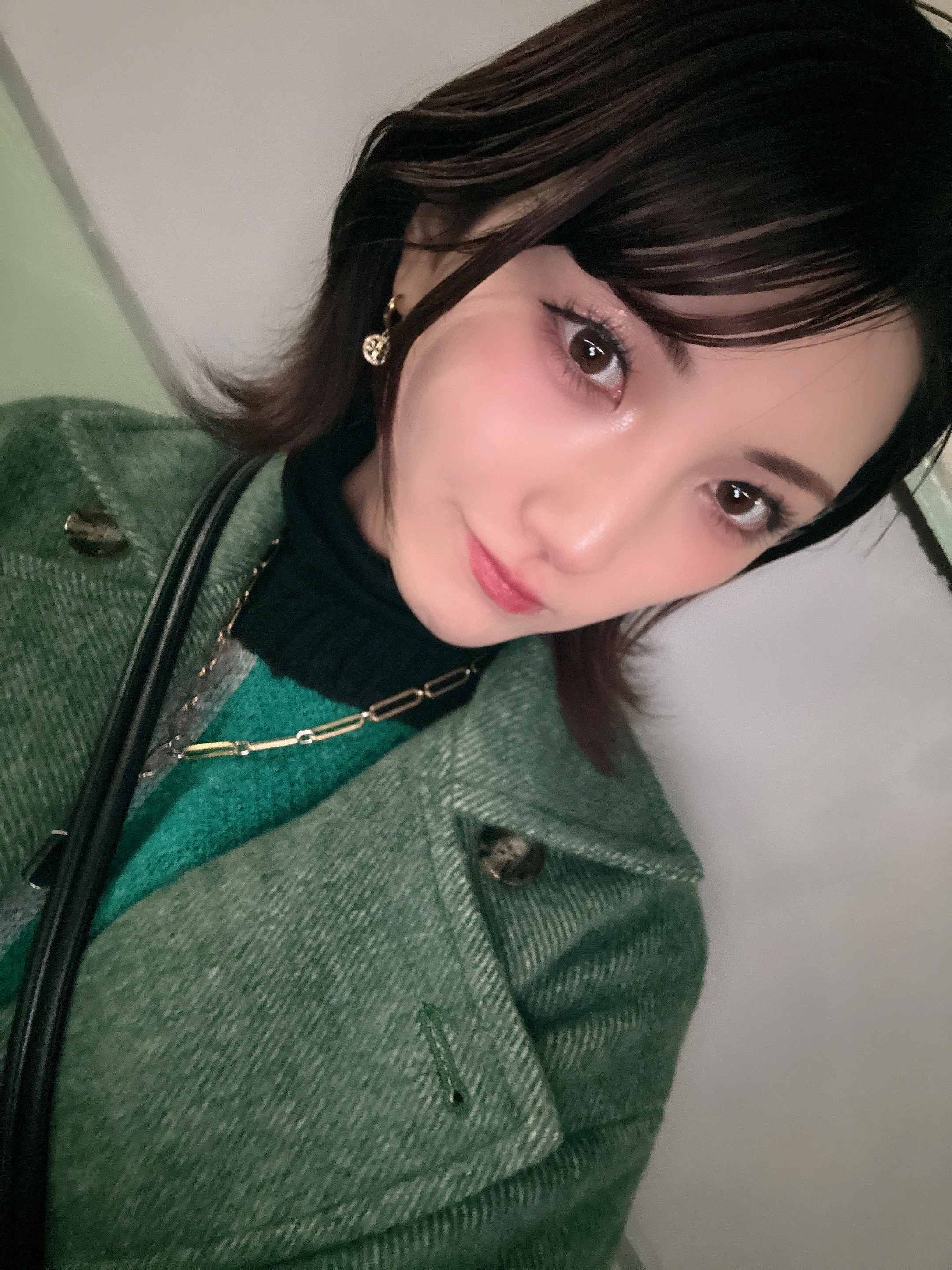 和绿色最配的女人🙏希望她今天去医院能找到缓解病情的方法 ​​​