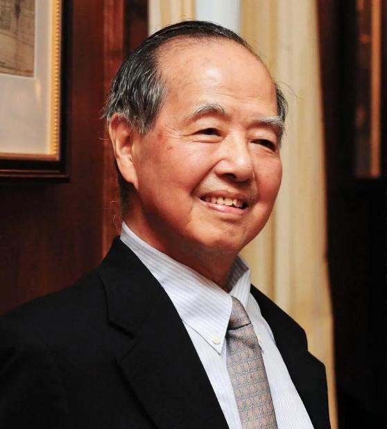 有人问李政道，你为什么不回国养老？如果回国的话，生活比在美国好多了！但是李政道只