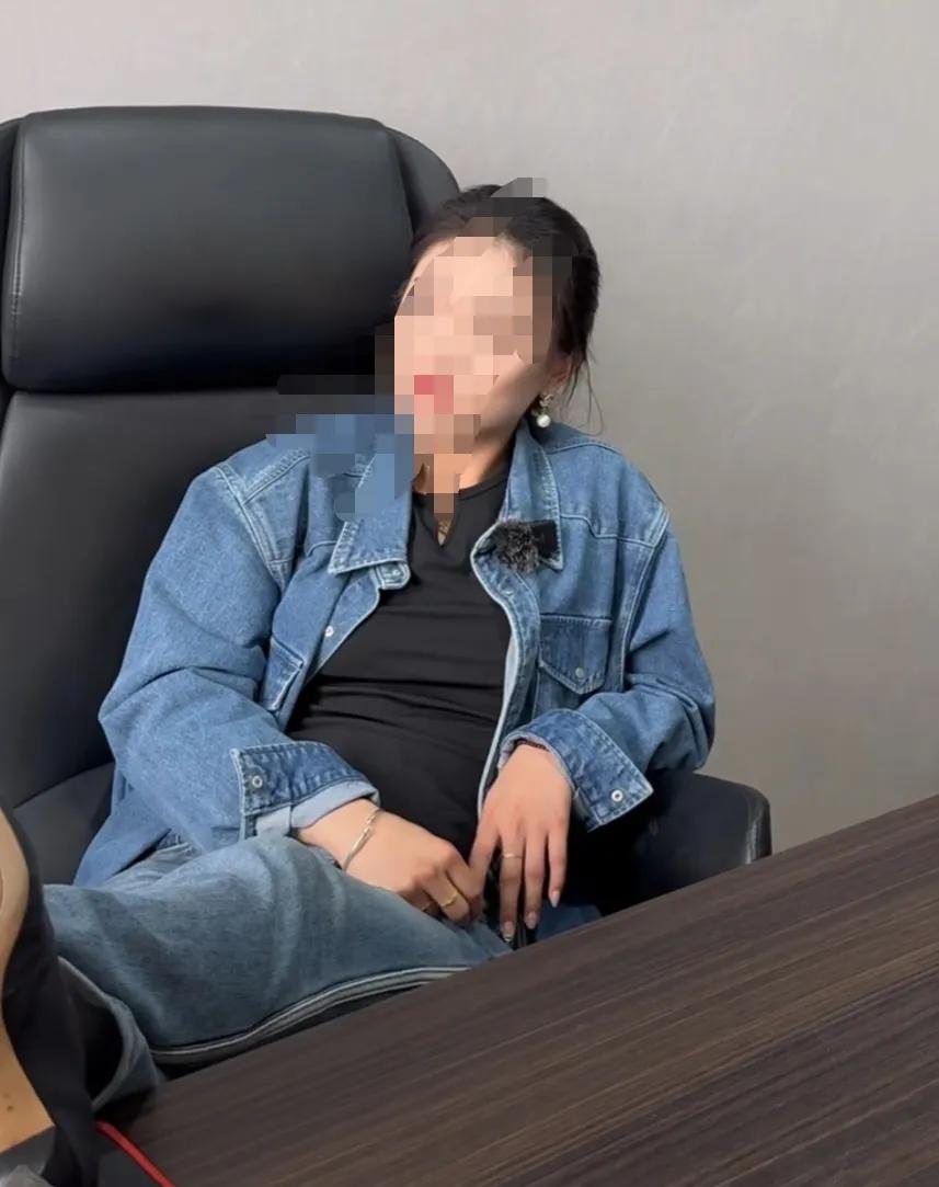 妻不贤     家不兴
端午节的中午，史家的媳妇又和老公沤气。原因是埋怨婆婆包得