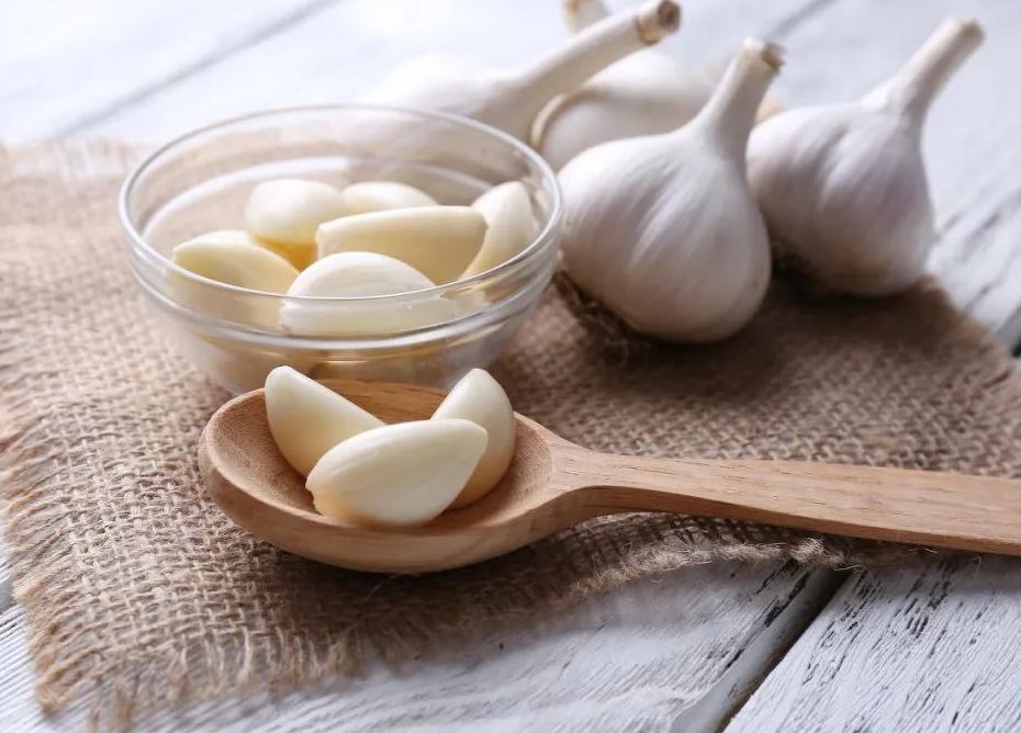 56岁大叔每天睡前吃一瓣大蒜，一年后去体检，医生赞叹：可以一试

“你知道吗？我