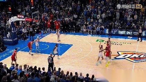 说真的，最后那一分多钟，球给到杜兰特手里的时候，我心都提到嗓子眼了。
雷霆那边跟