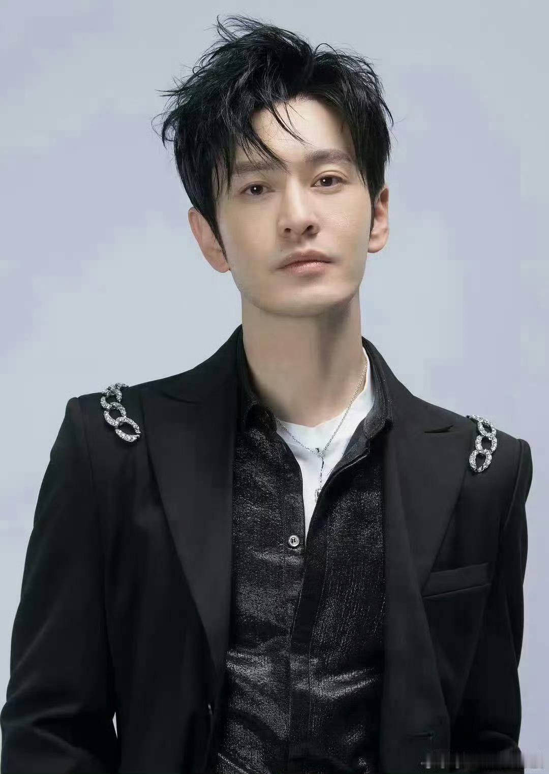 黄晓明说山东人DNA觉醒了山东人的真诚在他身上藏不住，感谢祝福时的爽朗，透着股接