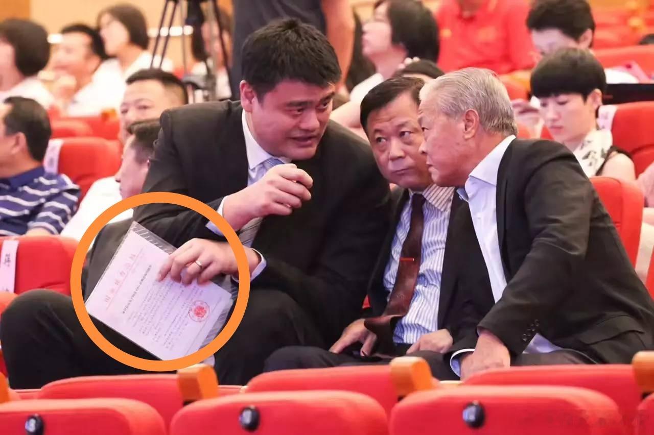 现在距离CBA手中的十年运营权到期仅剩两年。中国篮协正在厘清与中篮联公司（即“C