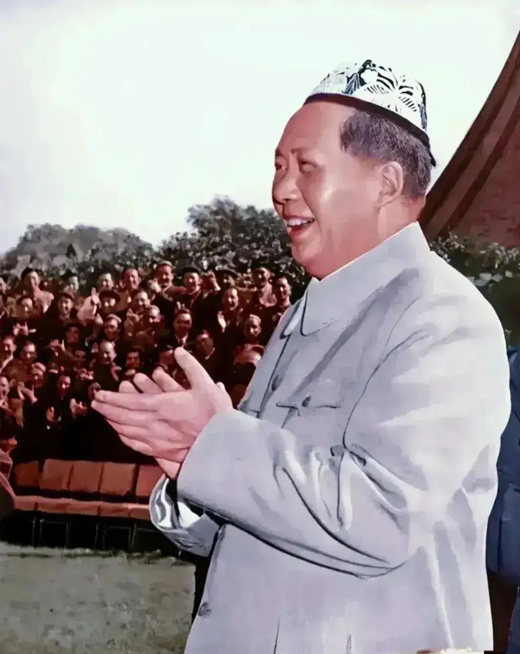 团结少数民族，
尊重少数民族风俗习惯！