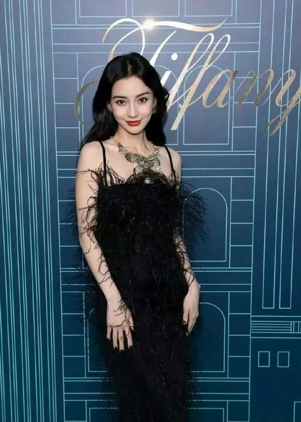 杨颖（Angelababy）与谷爱凌现身美国，俩人同框出席活动，惊艳无比，引发热