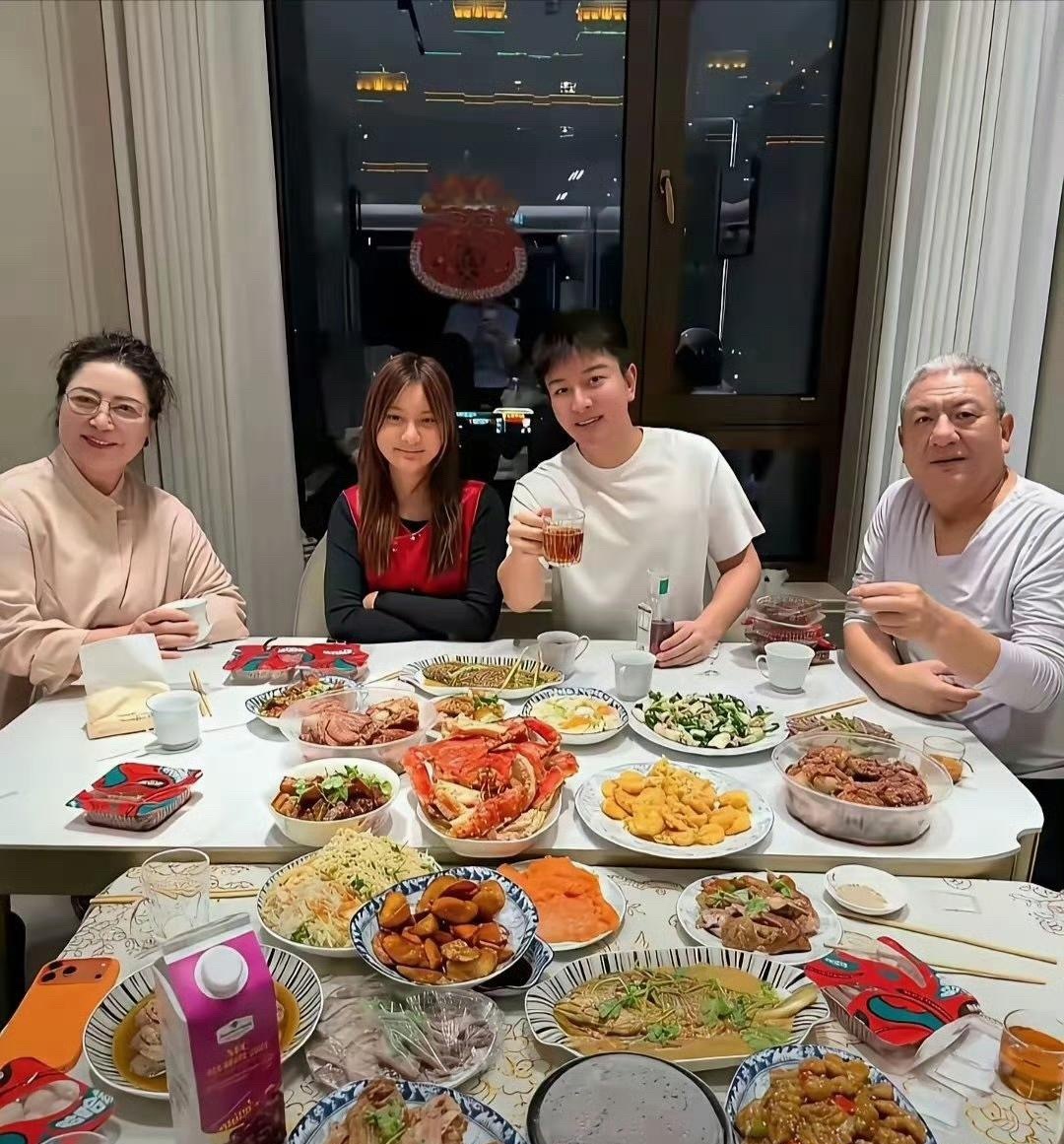 贾乃亮聚餐，放在浙江农村这桌菜什么水平 